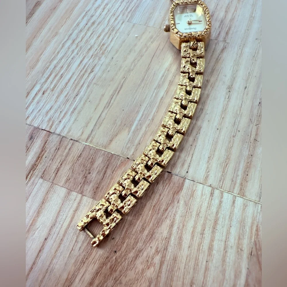 Armitron ladies octagonal gold tone diamond dress watch NEW BATTERY